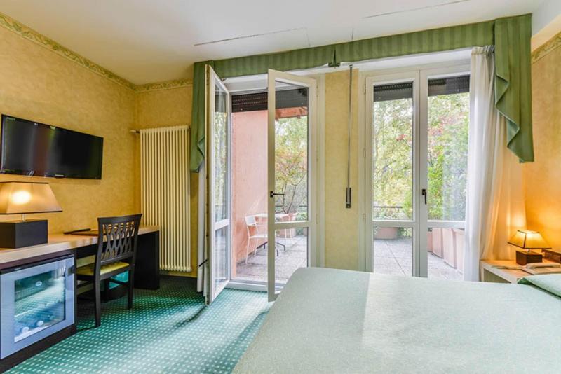 Hotel Don Abbondio Lecco Exterior foto